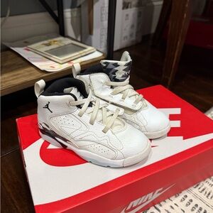 Nike Kids White and Black Sneakers